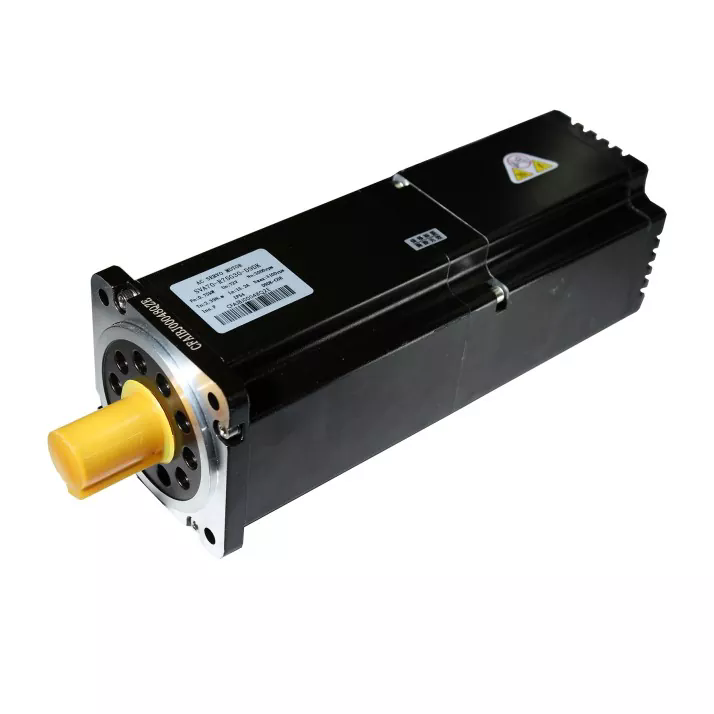 Como um servo motor CC integrado melhora o desempenho do controle de movimento?